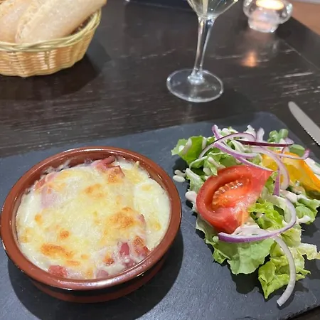 Logis & Restaurant & Bar Le فندق 3*