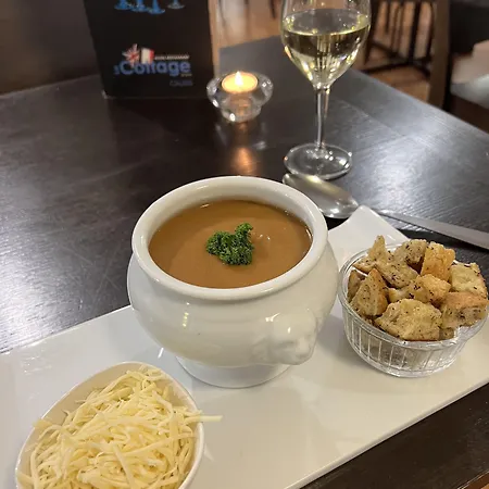 Logis & Restaurant & Bar Le Καλέ