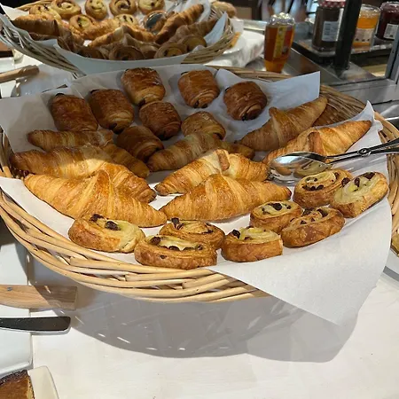 Hotel Logis & Restaurant & Bar Le 3*