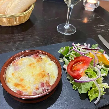 Logis & Restaurant & Bar Le Hotel