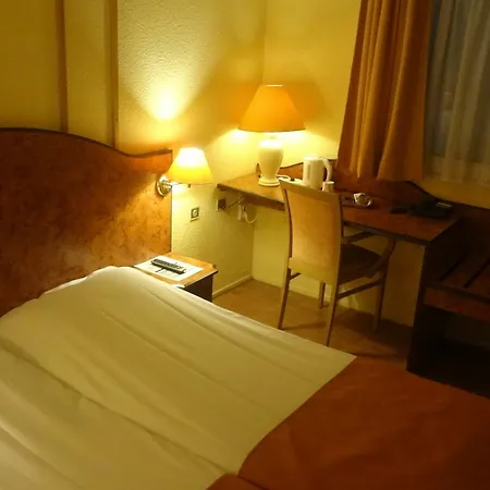 Hotel Logis 3*